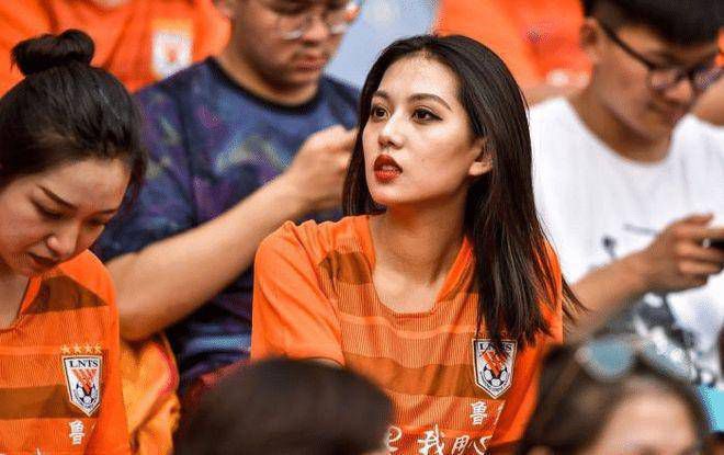热情的李美女